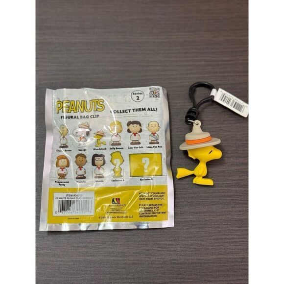 Peanuts Snoopy Woodstock Series 2 Blind Bag Figural Bag Clip Keychain - Picture 1 of 2